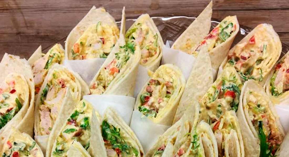 Tortillas med kremet kyllingsalat